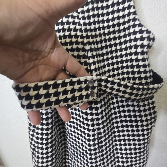 Black and White Houndstooth Sleeveless Dress - Picture 4 of 5